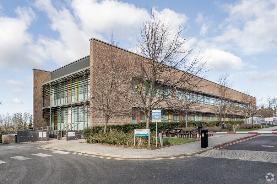 Monks Park Ave, Bristol à vendre - Photo principale - Image 2 de 5