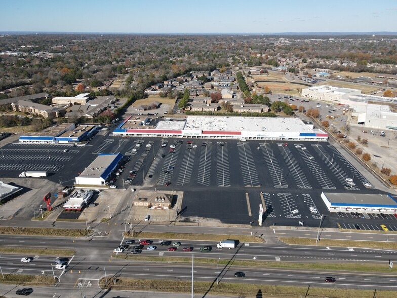 2681 E South Blvd, Montgomery, AL for lease - Building Photo - Image 1 of 10