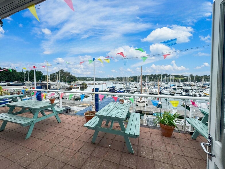 49 North Parade, Falmouth for lease - Building Photo - Image 3 of 3