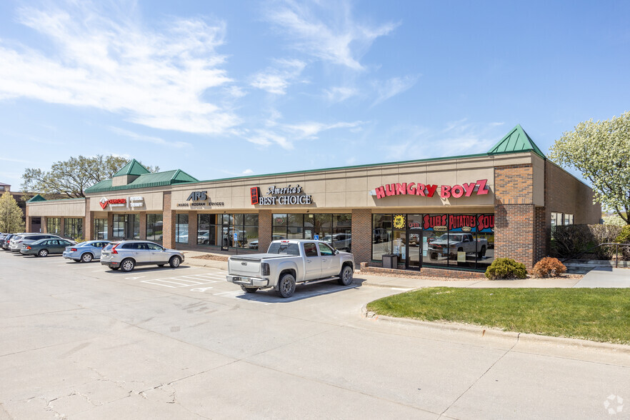 3000-3070 100th St, Urbandale, IA à vendre - Photo du bâtiment - Image 1 de 1