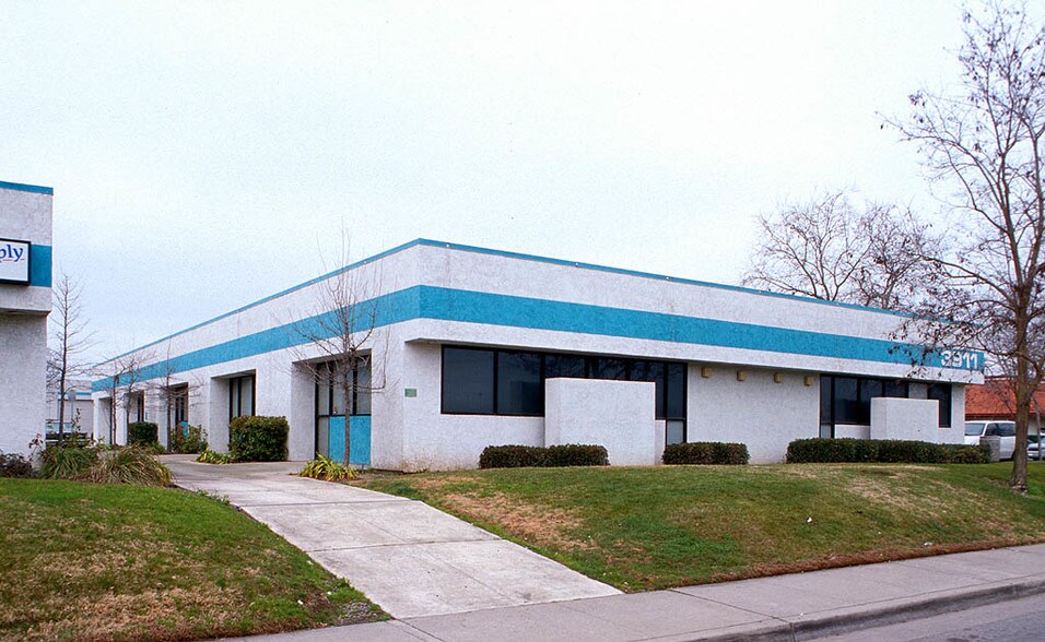 3911 Norwood Ave, Sacramento, CA à vendre - Photo du bâtiment - Image 2 de 12