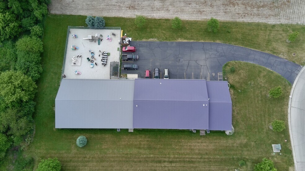 4030 Commercial Dr, Janesville, WI à vendre - Photo du bâtiment - Image 2 de 10