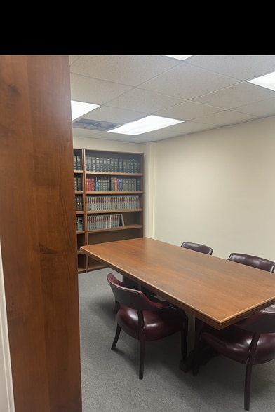 120 Church Ave SW, Roanoke, VA for lease - Primary Photo - Image 1 of 4