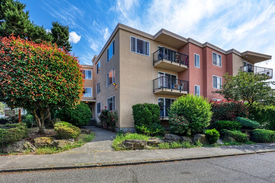 1925 Eastlake Ave E, Seattle, WA à vendre - Photo du bâtiment - Image 1 de 6