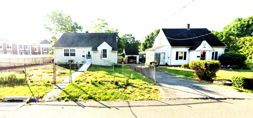 447 and 451 Meadow Street, Fairfield, CT à vendre - Photo du bâtiment - Image 1 de 1