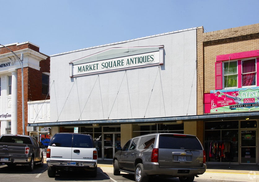 115-117 N West St, Uvalde, TX for lease - Primary Photo - Image 3 of 17