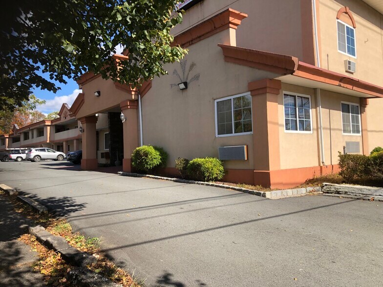 392 Broadway, Monticello, NY à vendre - Photo du bâtiment - Image 2 de 6