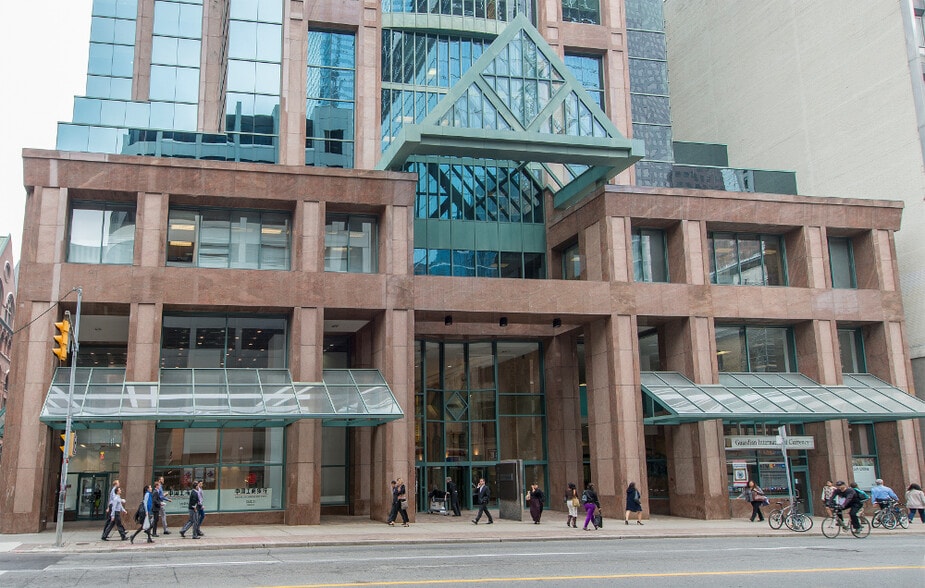 151 Yonge St, Toronto, ON à louer - Photo du bâtiment - Image 2 de 2