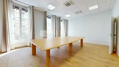 54 Rue Président Edouard Herriot, Lyon for lease Interior Photo- Image 2 of 6