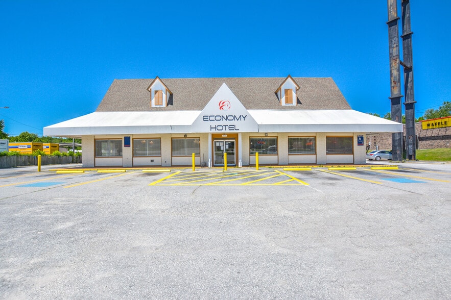 Economy Hotel Portfolio–Central Georgia portfolio of 2 properties for sale on LoopNet.ca - Building Photo - Image 2 of 15