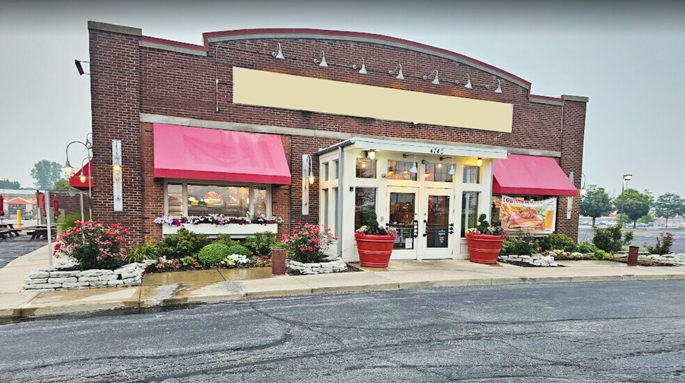 4740 E Southport Rd, Indianapolis, IN à louer - Photo du bâtiment - Image 2 de 4