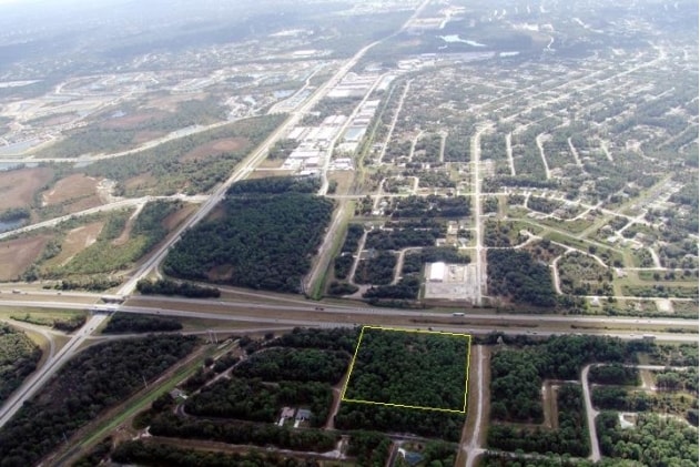 5000 N Chamberlain Blvd, North Port, FL for sale - Primary Photo - Image 1 of 14