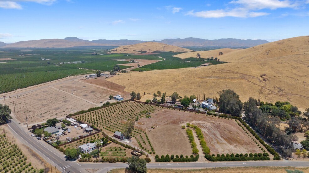 31946 Road 168, Visalia, CA à vendre - Photo du bâtiment - Image 2 de 6