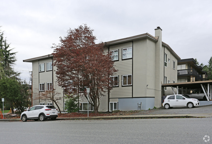 323 Seventh St, New Westminster, BC à vendre - Photo principale - Image 1 de 6