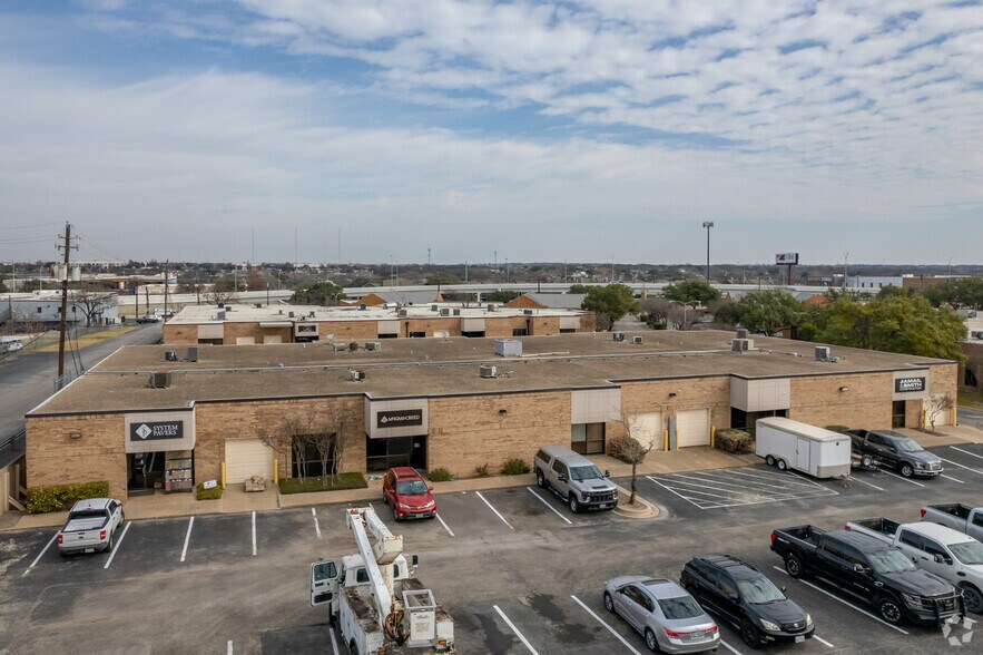 8868 Research Blvd, Austin, TX à louer - Photo du bâtiment - Image 2 de 18