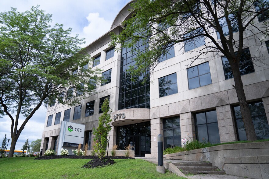 3773-3777 Boul De La Côte-Vertu, Montréal, QC à louer - Photo du bâtiment - Image 3 de 8
