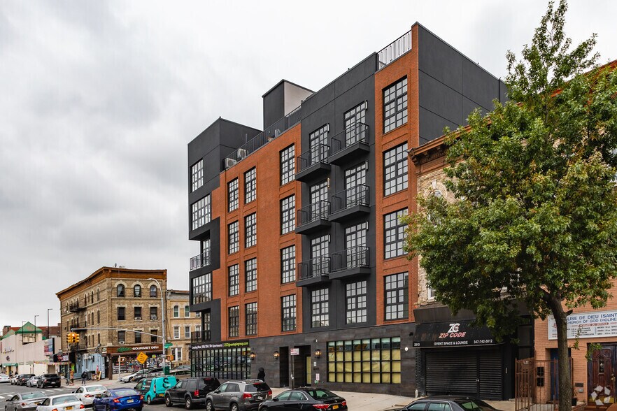 2337 Bedford Ave, Brooklyn, NY à louer - Photo du bâtiment - Image 2 de 9