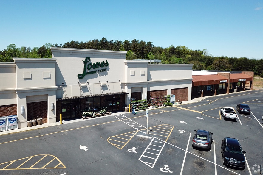 614 L-614 T S Main St, King, NC for lease - Primary Photo - Image 1 of 13