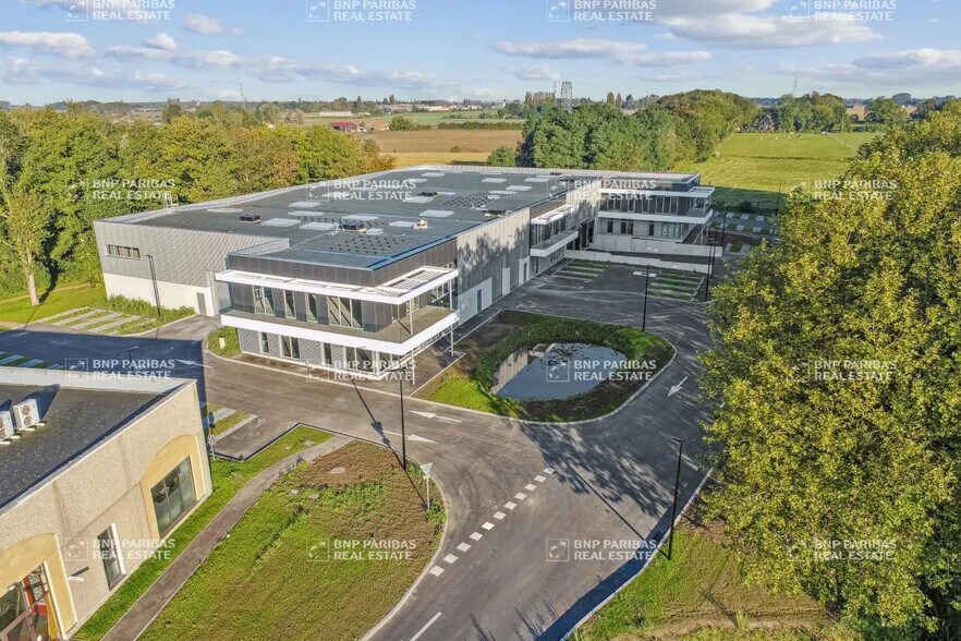 Flex dans Saint-André-lez-Lille à louer - Photo du bâtiment - Image 1 de 30