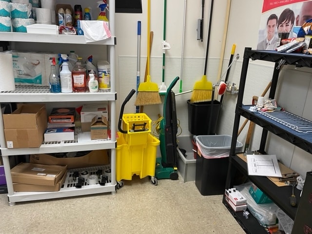 1240-1270 E Brandon Blvd, Brandon, FL for lease - Building Photo - Image 3 of 12