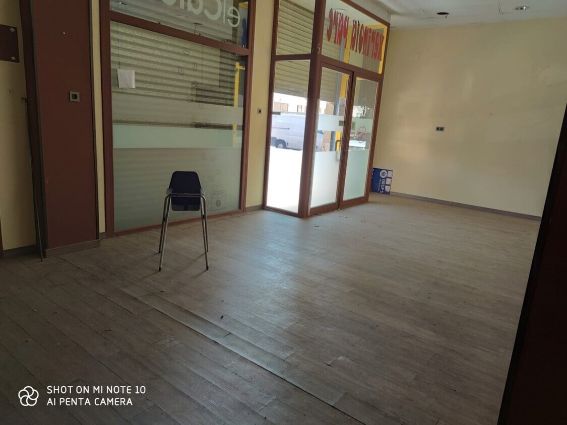 Cornellà de Llobregat, BAR 08940 -  -  - Interior Photo - Image 1 of 7