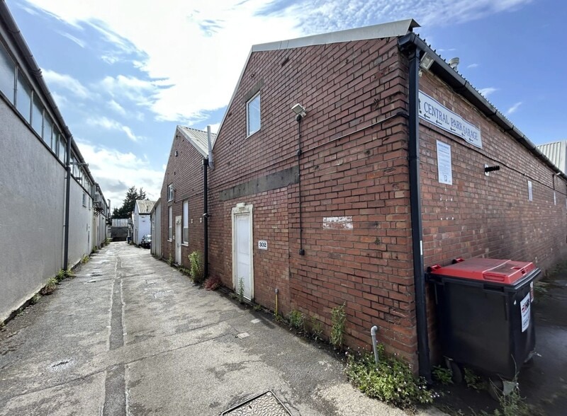 302-303 Third Avenue, Bristol à vendre - Photo du bâtiment - Image 2 de 11