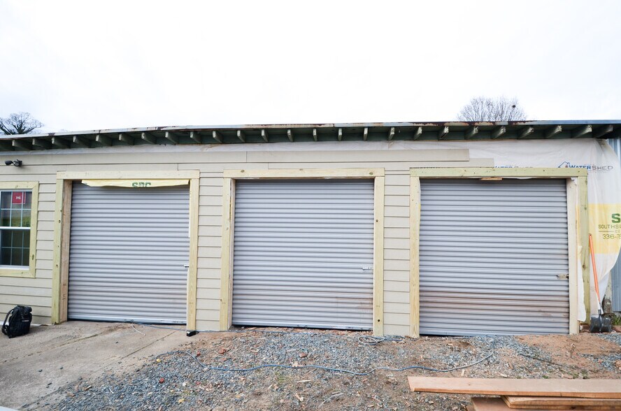 627 Brookstown Ave, Winston-Salem, NC à louer - Photo du bâtiment - Image 3 de 3