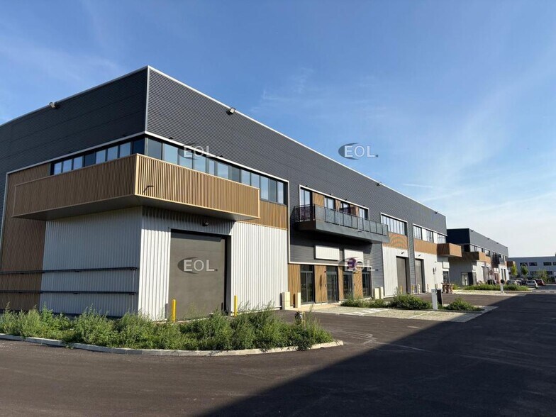 Flex in Chalifert for lease - Building Photo - Image 3 of 11
