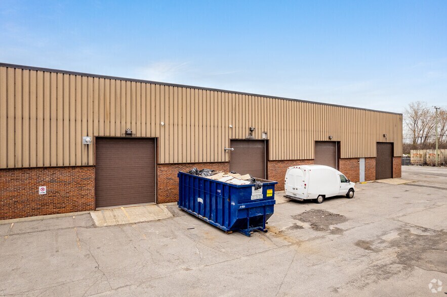 835 Av Bancroft, Pointe-claire, QC à louer - Photo du bâtiment - Image 3 de 4