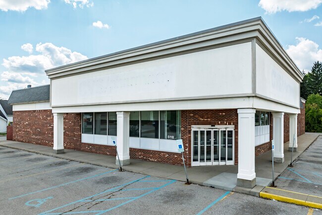 Plus de détails pour 5118 S Martin Luther King Jr Blvd, Lansing, MI - Commerce de détail à vendre