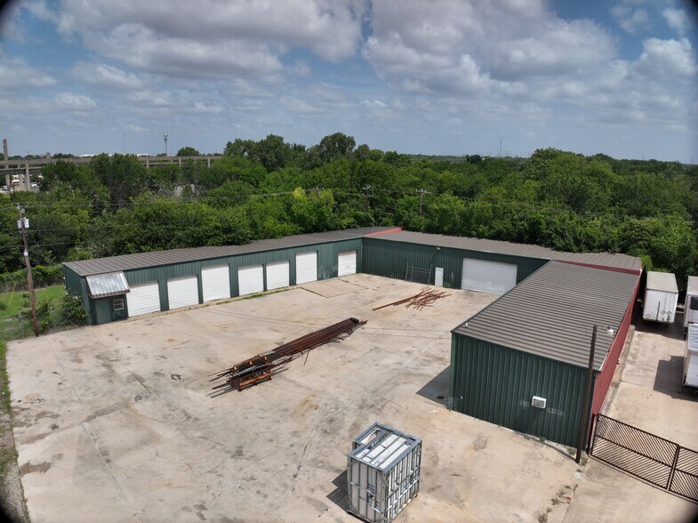 308 Thomas Pl, Everman, TX à vendre - Communauté Matterport - Image 3 de 20