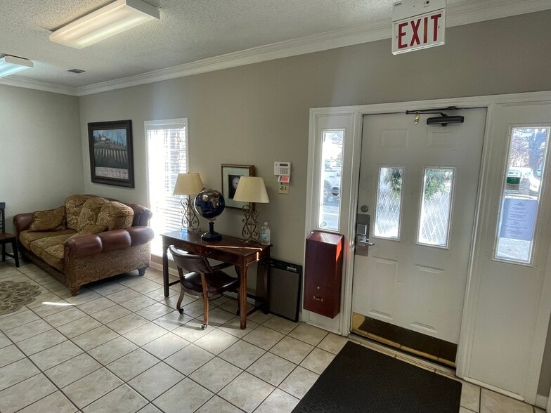 269 Germantown Bend Cv, Cordova, TN for lease - Interior Photo - Image 2 of 11