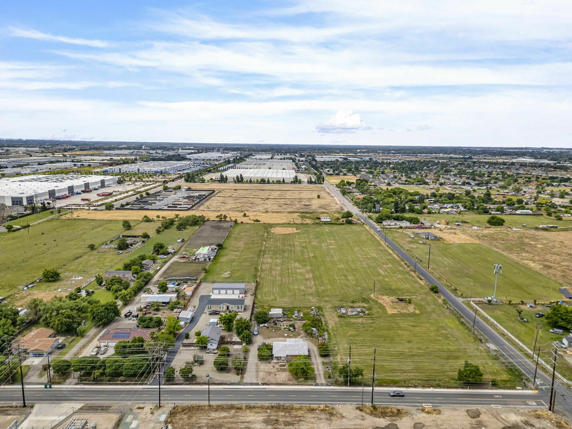 2384 Carpenter Rd, Stockton, CA à vendre Photo du bâtiment- Image 1 de 5