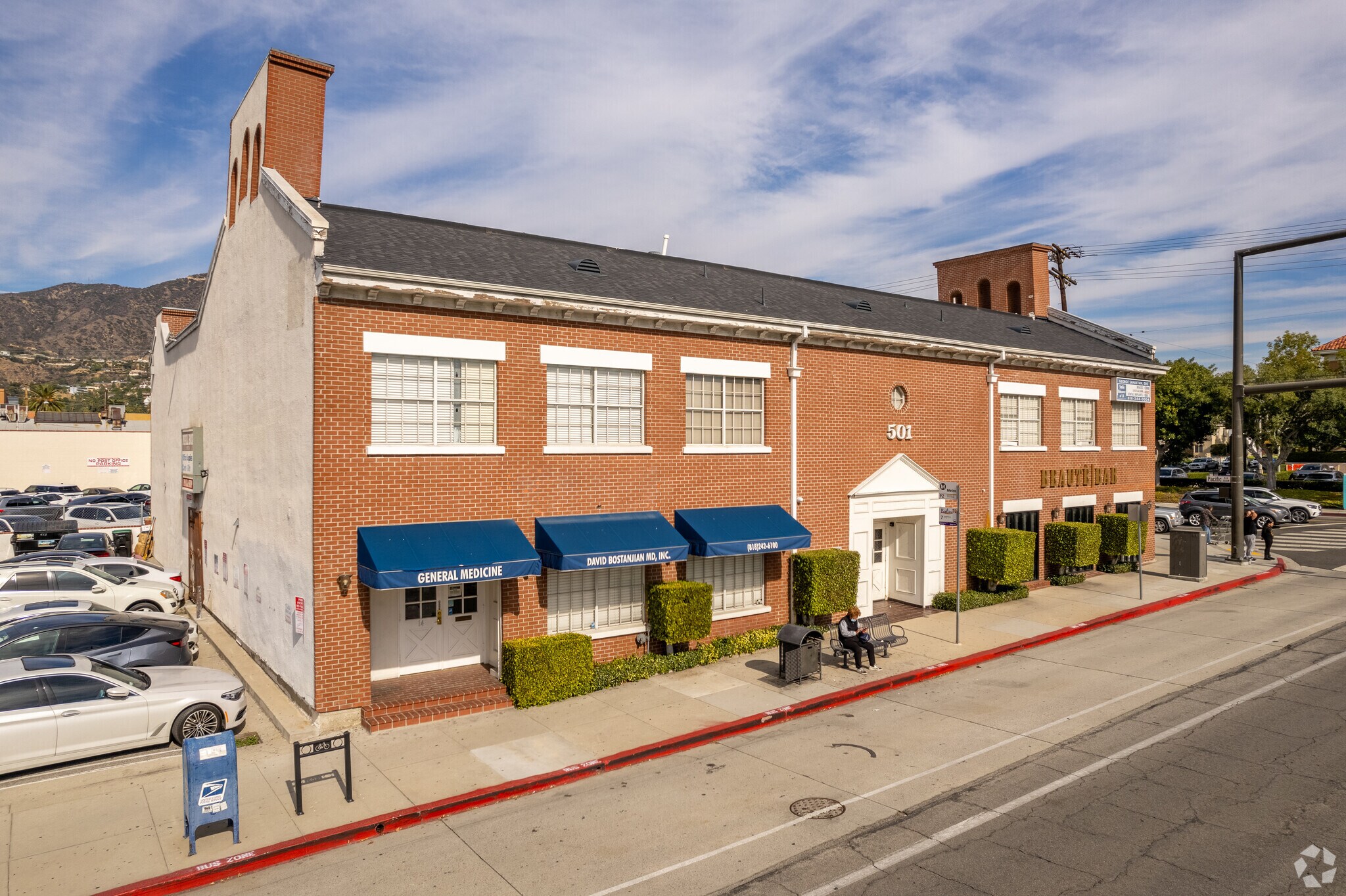 501 W Glenoaks Ave, Glendale, CA à vendre Photo principale- Image 1 de 1