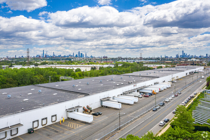 1000 New County Rd, Secaucus, NJ à louer - Photo du bâtiment - Image 1 de 4