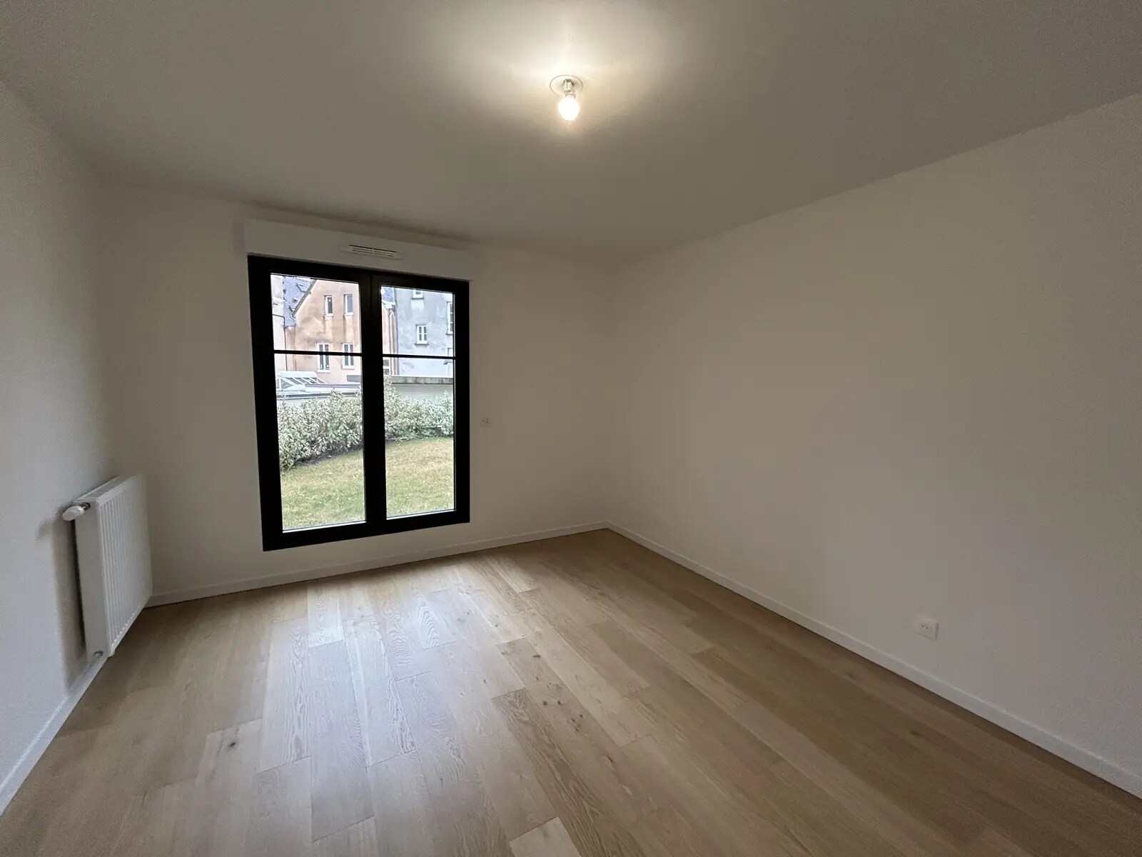 7 Rue Famin, Chartres for lease Interior Photo- Image 1 of 6