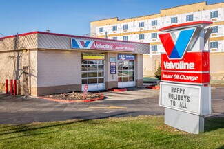 Plus de détails pour 2615 Sycamore Rd, Dekalb, IL - Commerce de détail à vendre