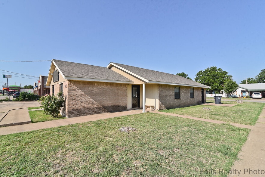 4500 Kemp Blvd, Wichita Falls, TX for sale - Building Photo - Image 3 of 27