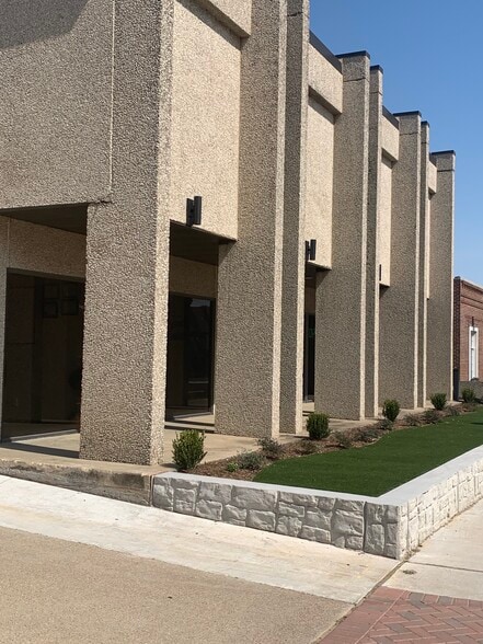 801 E Abram St, Arlington, TX for lease - Building Photo - Image 1 of 15