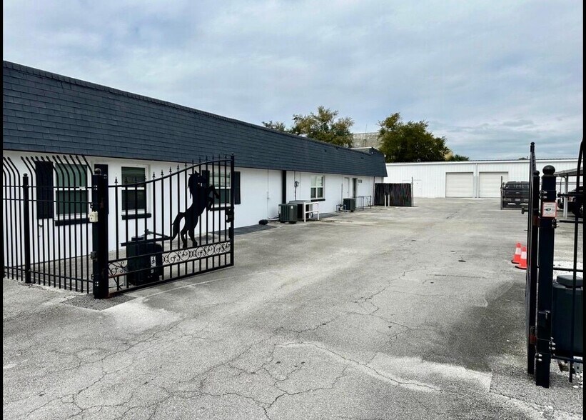 1075 Orienta Ave, Altamonte Springs, FL à louer - Photo du bâtiment - Image 2 de 6