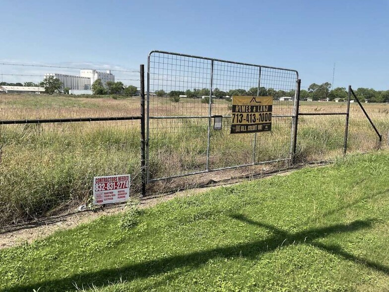 304 E York St, Ganado, TX for sale - Primary Photo - Image 1 of 4