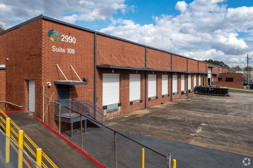 2990 Olympic Industrial Dr SE, Smyrna, GA for lease - Primary Photo - Image 1 of 7