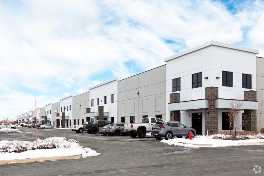 1250 N Flyer Way, Salt Lake City, UT à louer - Photo du bâtiment - Image 2 de 4