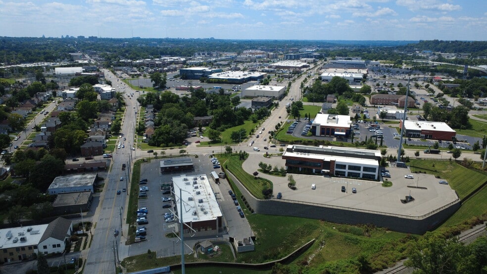 3686-3714 Madison Rd, Cincinnati, OH à louer - Photo du bâtiment - Image 3 de 3