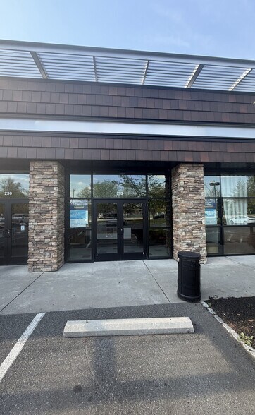 210-236 N Radnor Chester Rd, Radnor, PA à louer - Photo du bâtiment - Image 3 de 16