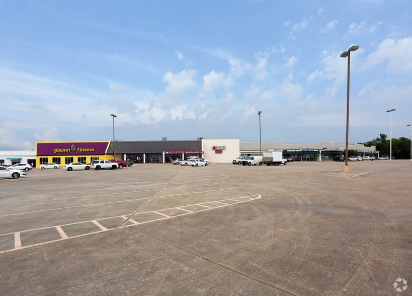 721-725 E Taylor St, Sherman, TX for sale - Building Photo - Image 2 of 17