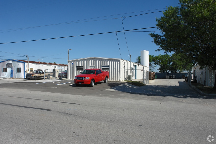 2060 Range Rd, Clearwater, FL à louer - Photo du bâtiment - Image 2 de 15