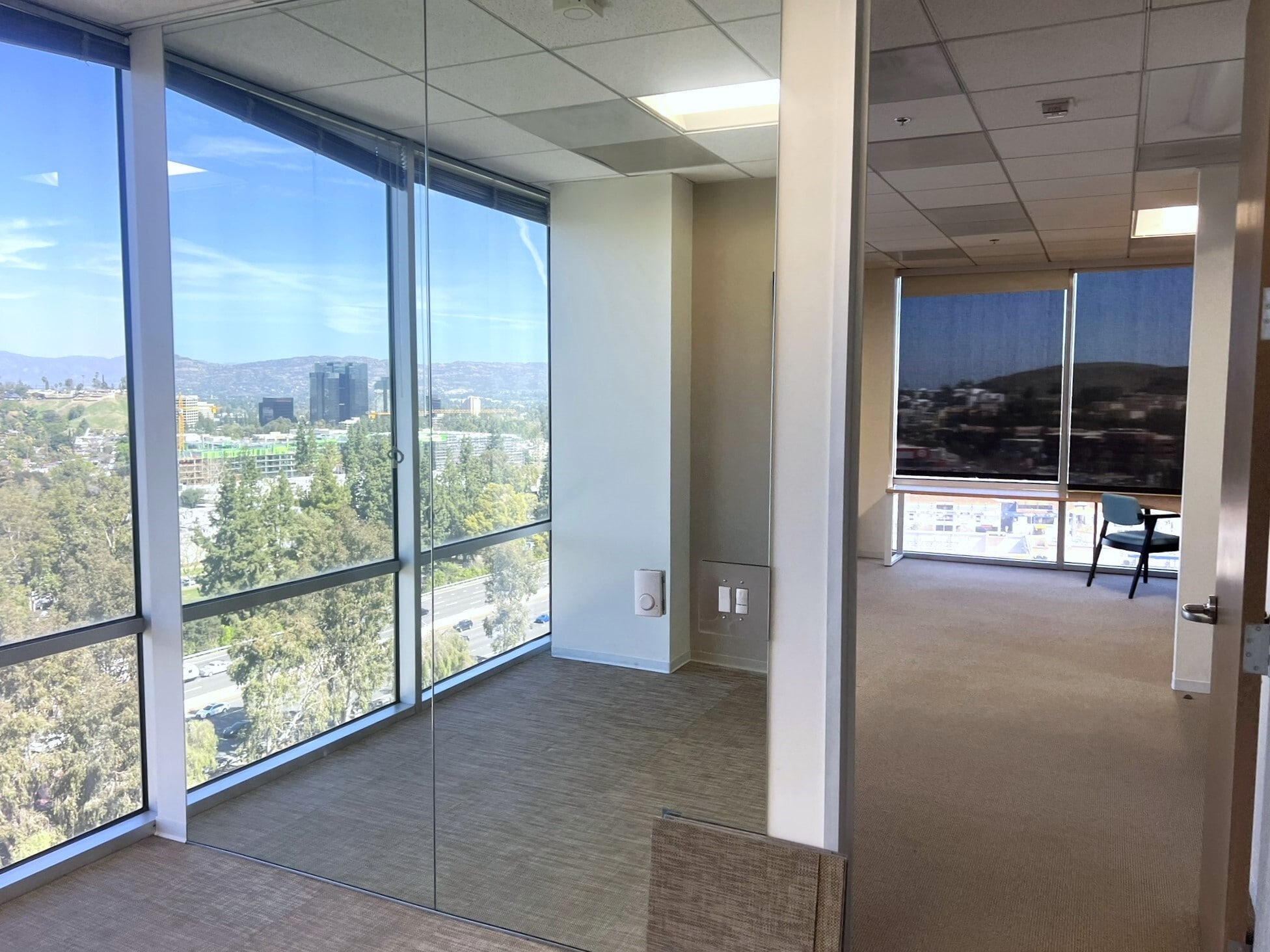 21031 Ventura Blvd, Woodland Hills, CA for lease Building Photo- Image 1 of 11