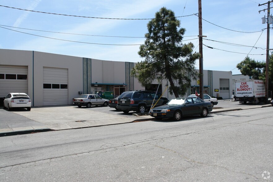 909-915 Tanklage Rd, San Carlos, CA à louer - Photo du bâtiment - Image 2 de 3