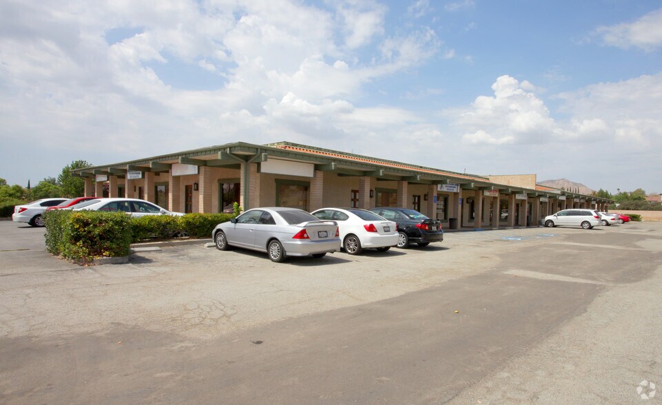 24760 Sunnymead Blvd, Moreno Valley, CA à louer - Photo du bâtiment - Image 2 de 3